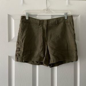 Army green women’s size 6 shorts
